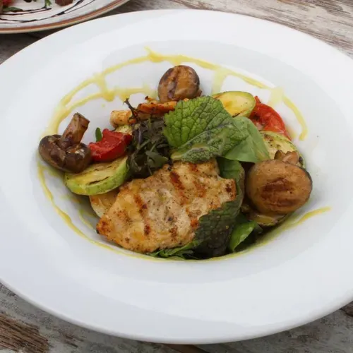 Salată Grill cu Pui/Vită