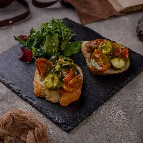 Bruschette cu Mozzarella și tomate 