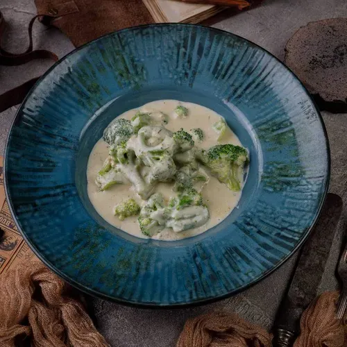 Broccoli în sos de frișcă