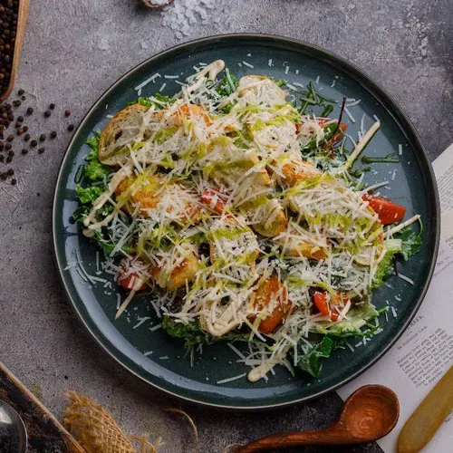 Salată “Caesar” cu creveți 