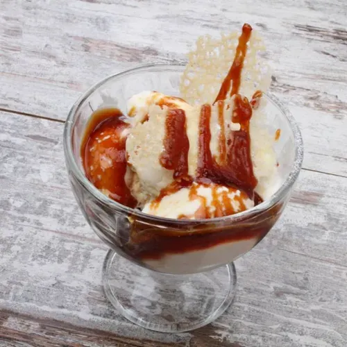 Înghețată cu toping în asortiment